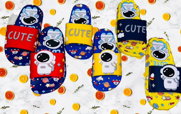 Cute Astronaut - Yellow Slippers